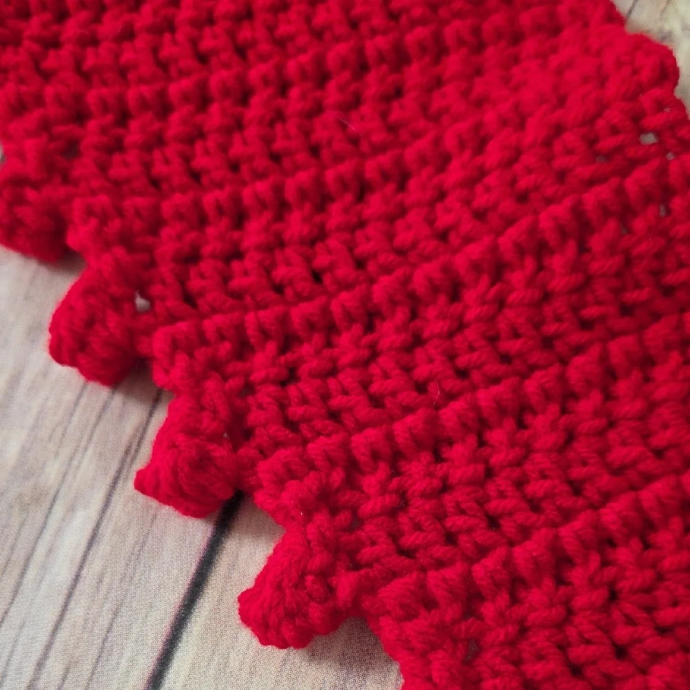 Red Shawlette / Scarf Handmade New Winner At Fair - Picture 3 of 8
